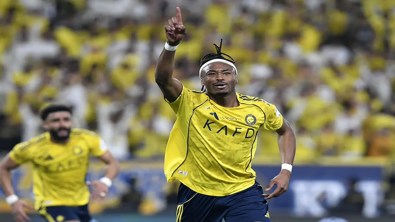 سيماكان يقود النصر للتقدم على الهلال في الشوط الأول بقمة دوري روشن